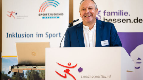Impulsvortrag: Vielfalt verstehen: Begriffe und Diskurse im Sport in Hessen, Frank Eser, Referatsleiter Vielfalt im Sport, SJH Impulsvortrag: Vielfalt verstehen: Begriffe und Diskurse im Sport in Hessen, Frank Eser, Referatsleiter Vielfalt im Sport, SJH
