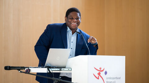 Keynote: Vielfalt im Sport aktiv gestalten - Wie können wir Diskriminierungsfreiheit fördern?, Prof. Dr. Lorenz Narku Laing, Professor für Sozialwissenschaften und Rassismusforschung, Evangelische Hochschule Bochum Keynote: Vielfalt im Sport aktiv gestalten - Wie können wir Diskriminierungsfreiheit fördern?, Prof. Dr. Lorenz Narku Laing, Professor für Sozialwissenschaften und Rassismusforschung, Evangelische Hochschule Bochum