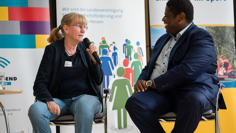 Fishbowl-Diskussion: Gemeinsam stark? Vielfalt im Sport als Motor für sozialen Zusammenhalt und Teilhabe Fishbowl-Diskussion: Gemeinsam stark? Vielfalt im Sport als Motor für sozialen Zusammenhalt und Teilhabe