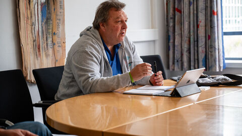 Raum für Vielfalt „Zugänge zur Zielgruppe“, Moderation: Ervin Susnik (Sport Club Budokan Maintal e.V.) Raum für Vielfalt „Zugänge zur Zielgruppe“, Moderation: Ervin Susnik (Sport Club Budokan Maintal e.V.)