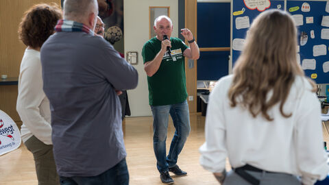 Austauschrunde mit den Teilnehmenden zu den Praxisbespielen