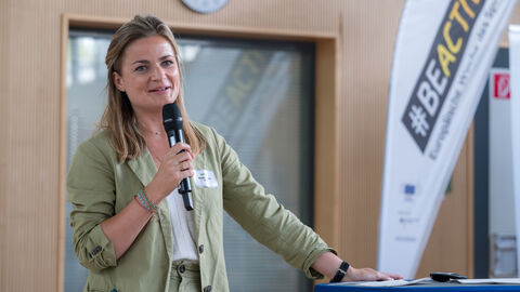 Das Gesamtnetzwerktreffen wurde mit einer Begrüßung durch die Programmkoordinierung des Landesprogramms eröffnet.